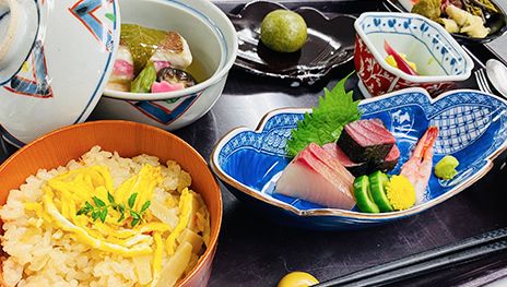 ちらし寿司と刺身の盛り合わせのセット