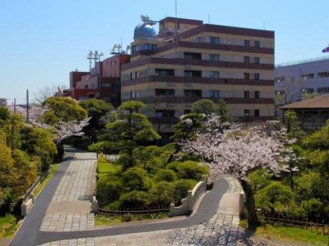 「申孝園ロータスヴィラ」外観。当施設は、自然豊かな環境となっております。日々のお散歩をお楽しみいただけます。