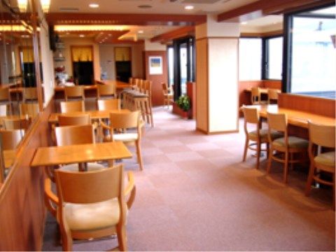 「申孝園ロータスヴィラ」ティーラウンジ。至福の一時をお過ごしください。