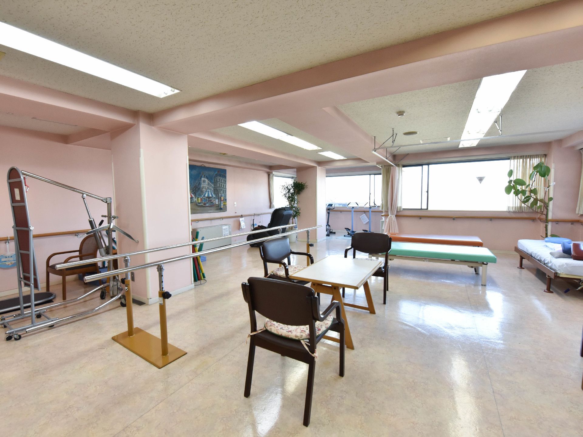「申孝園ロータスヴィラ」機能訓練室。多種多様なリハビリプログラムをご用意しています。