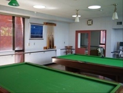 「申孝園ロータスヴィラ」娯楽施設。より楽しい、有意義なお時間をお過ごしいただけるよう、ビリヤード台を用意しました。