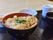 食事は施設内で作られた温かい物を食べることができる。栄養バランスに配慮された献立となっている。日々の楽しみにできる食事時間である。