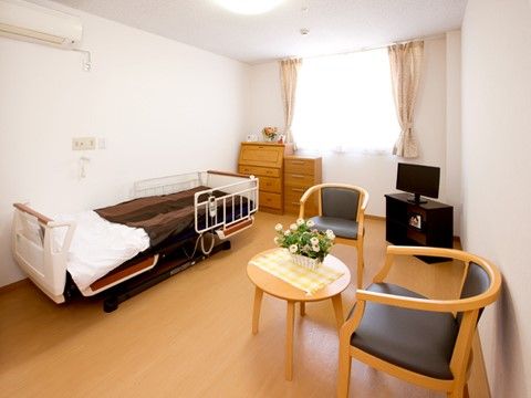 あいらの杜 茅ヶ崎の居室。居室を完全個室制としておりますので、自分らしい時間をお過ごしいただけます。