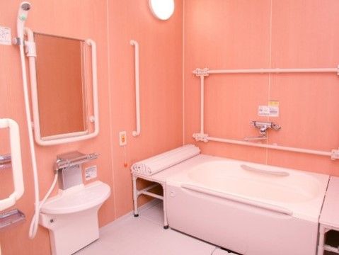 あいらの杜 茅ヶ崎の浴室。個浴ができる個浴室のご用意となります。プライバシーを守りながらゆっくりとご入浴いただけます。