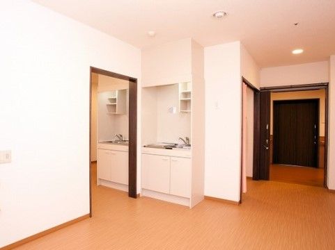 あいらの杜 茅ヶ崎の二人部屋。ご自宅のようにご夫婦での大切なお時間をお送りいただける空間のご用意となっております。