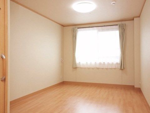 ゆったりとした明るい居室