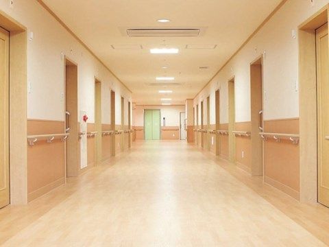 明るい清潔な廊下