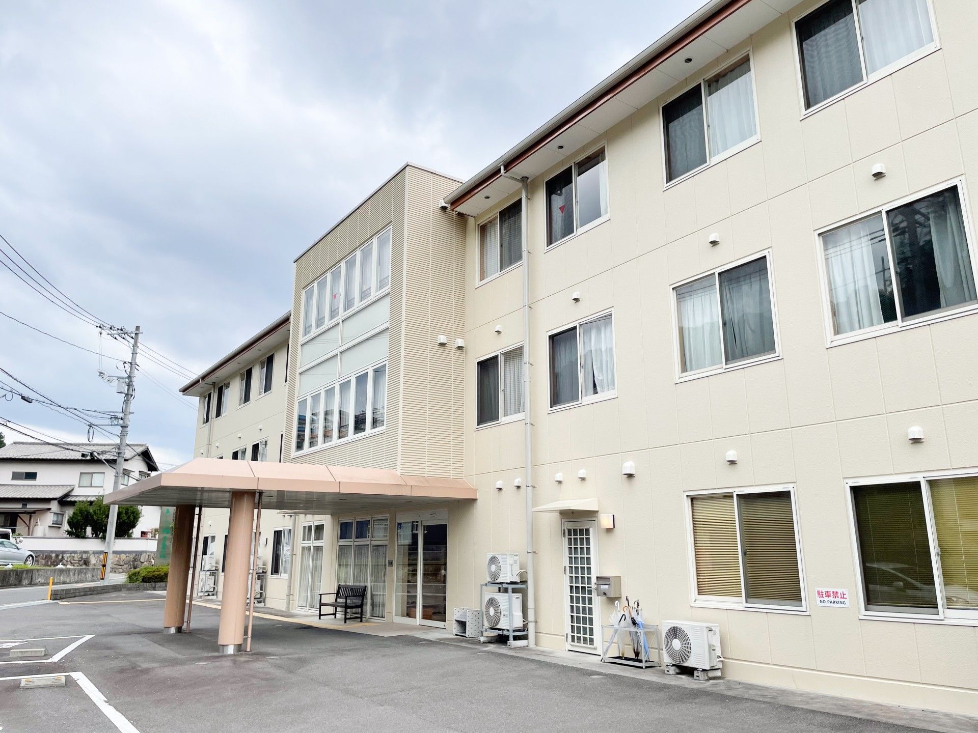 エントランスの外観