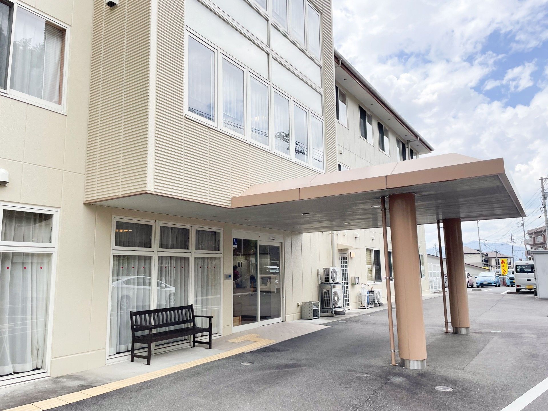 エントランスの外観