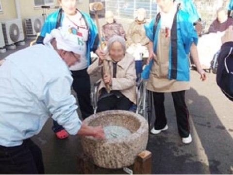 お祭りを楽しむ屋外イベント