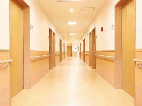 暖かみのある廊下の様子
