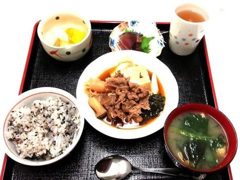 「グリーンヒルズときわ台」のお食事。1日のスタミナの源となるお食事は、栄養管理士の方が調整している。