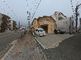建物の外観と周辺の道路
