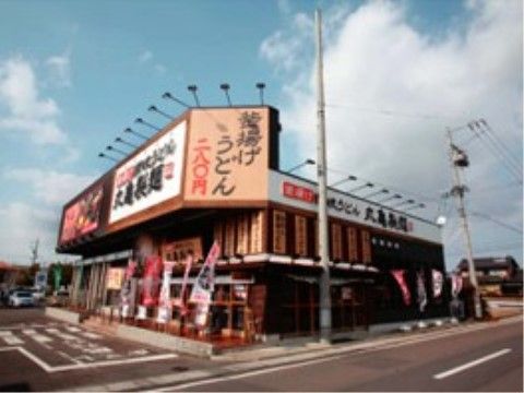 パルク・ド・フレールの周辺環境。日々のお食事とは少し違う味をお楽しみいただけるうどん屋さんが近くにございます。