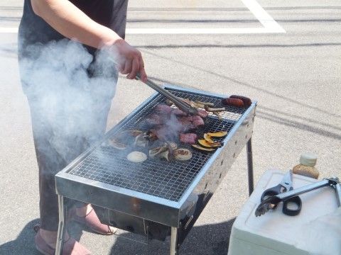 「七福神の家」のバーベキュー。野菜やお肉を用意し、美味しく楽しいバーベキューイベントを開催している。