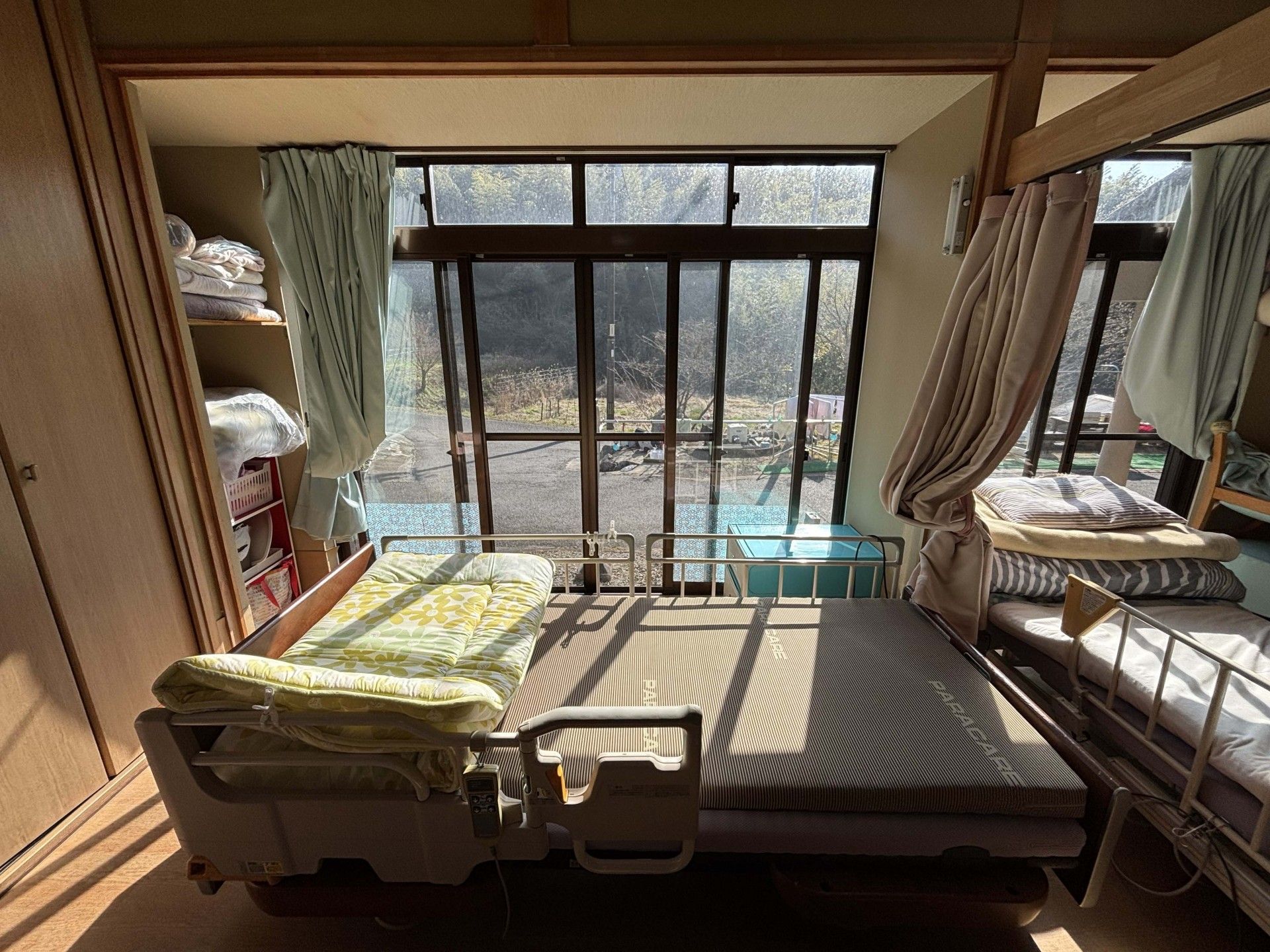 日差しが差し込む居室