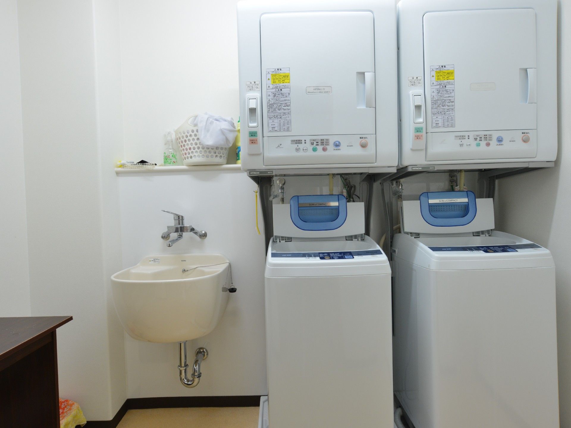 「グランセーロ恵喜」の洗濯機。洗濯物を洗えて清潔になり、素早く乾かしたい方に乾燥機も備えている。