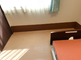 明るい個室の介護施設の部屋