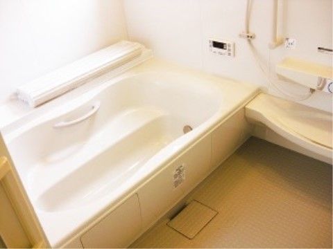 ライフガーデン御幸の浴室。プライバシーを守りながらゆっっくりとご自宅のようにご入浴をしていただけます。