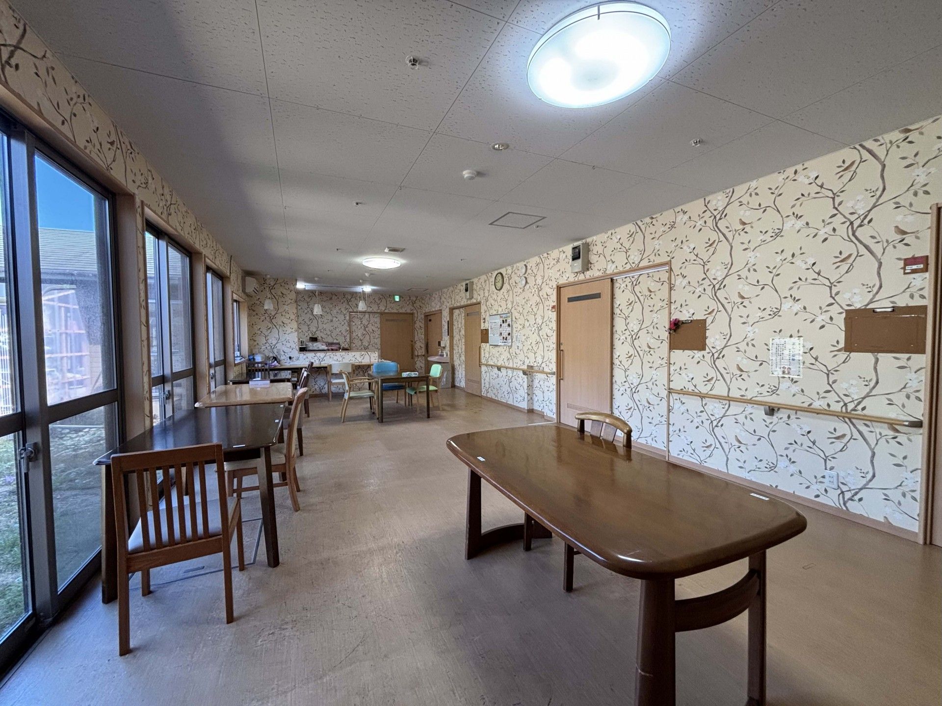 明るい廊下の様子