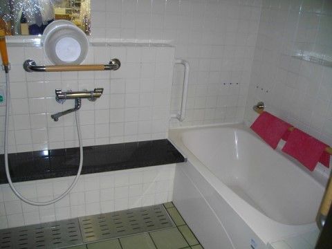 「さくらんぼ大蓮」の浴室。個別浴室なので、誰かと共に入ること無く、プライバシーに配慮した浴室を完備。