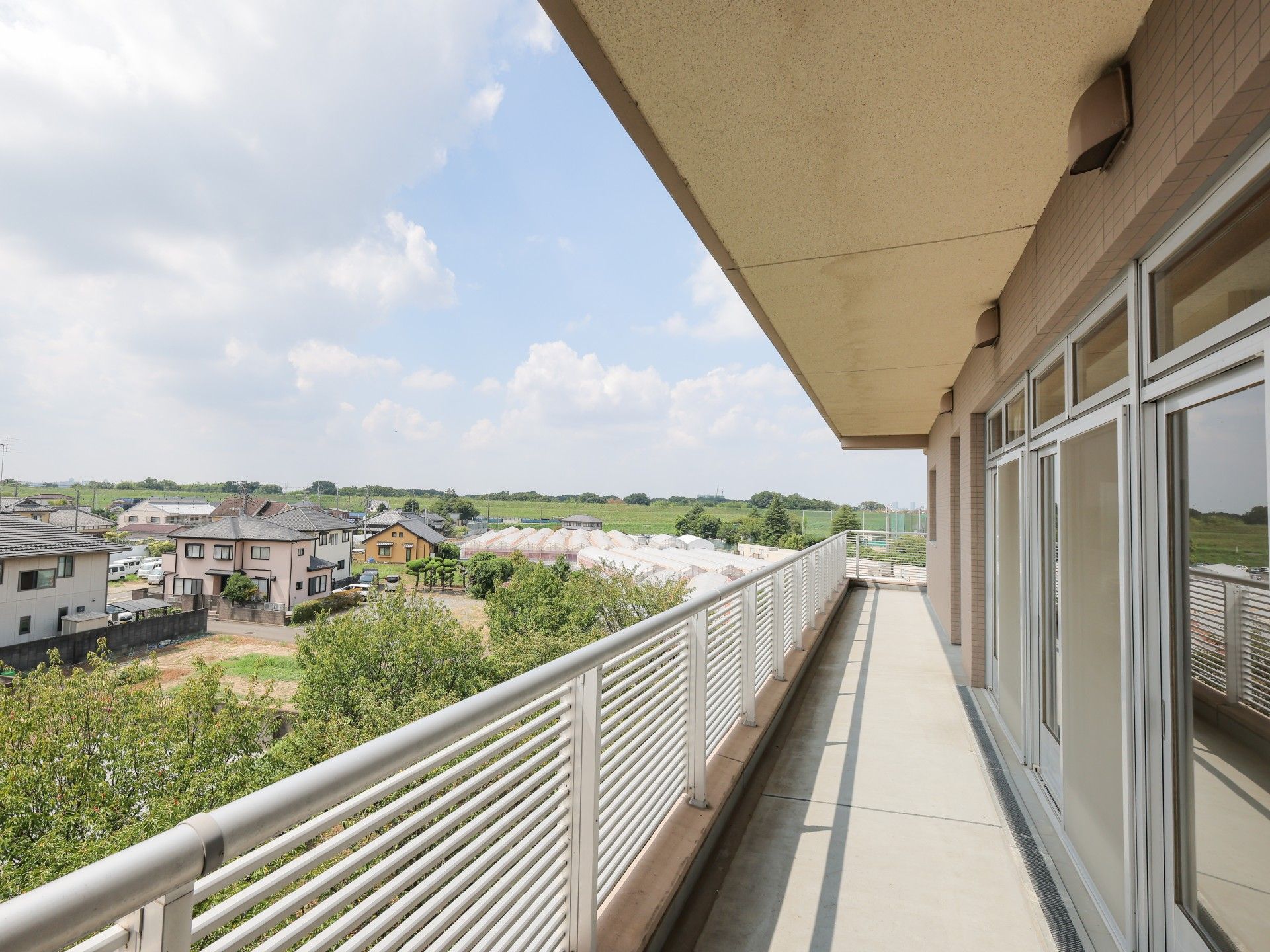 広々としたバルコニー