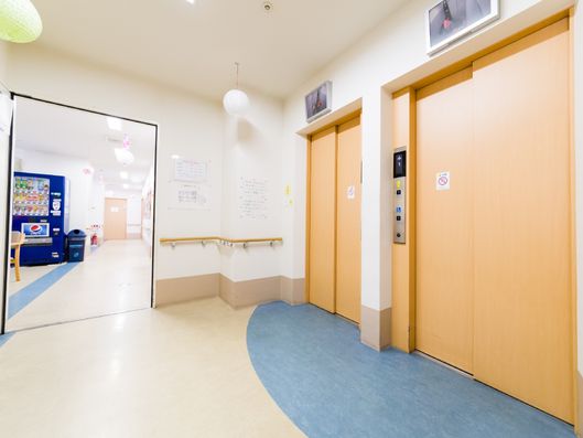 エレベーター前