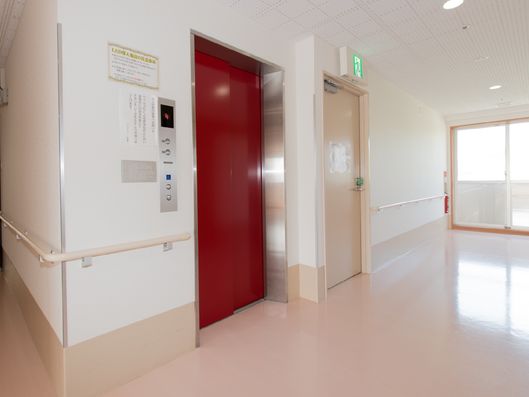 エレベーター前