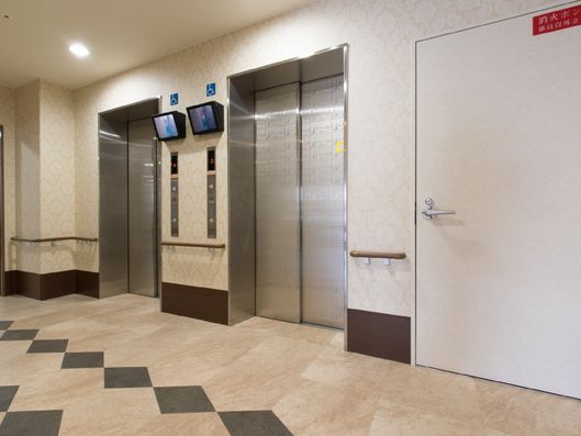 エレベーター前