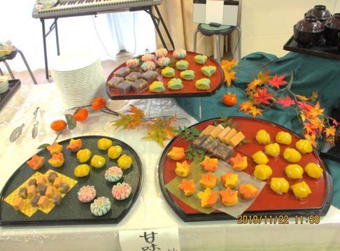 紅葉や菊の花を模した和菓子