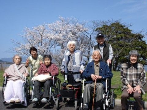 複合施設 ホーム・スイートホームきらり（介護付・住宅型併設）のレクリエーション。定期的にスタッフと一緒にお出かけをする外出イベント。車いすでのご利用も出来ます。