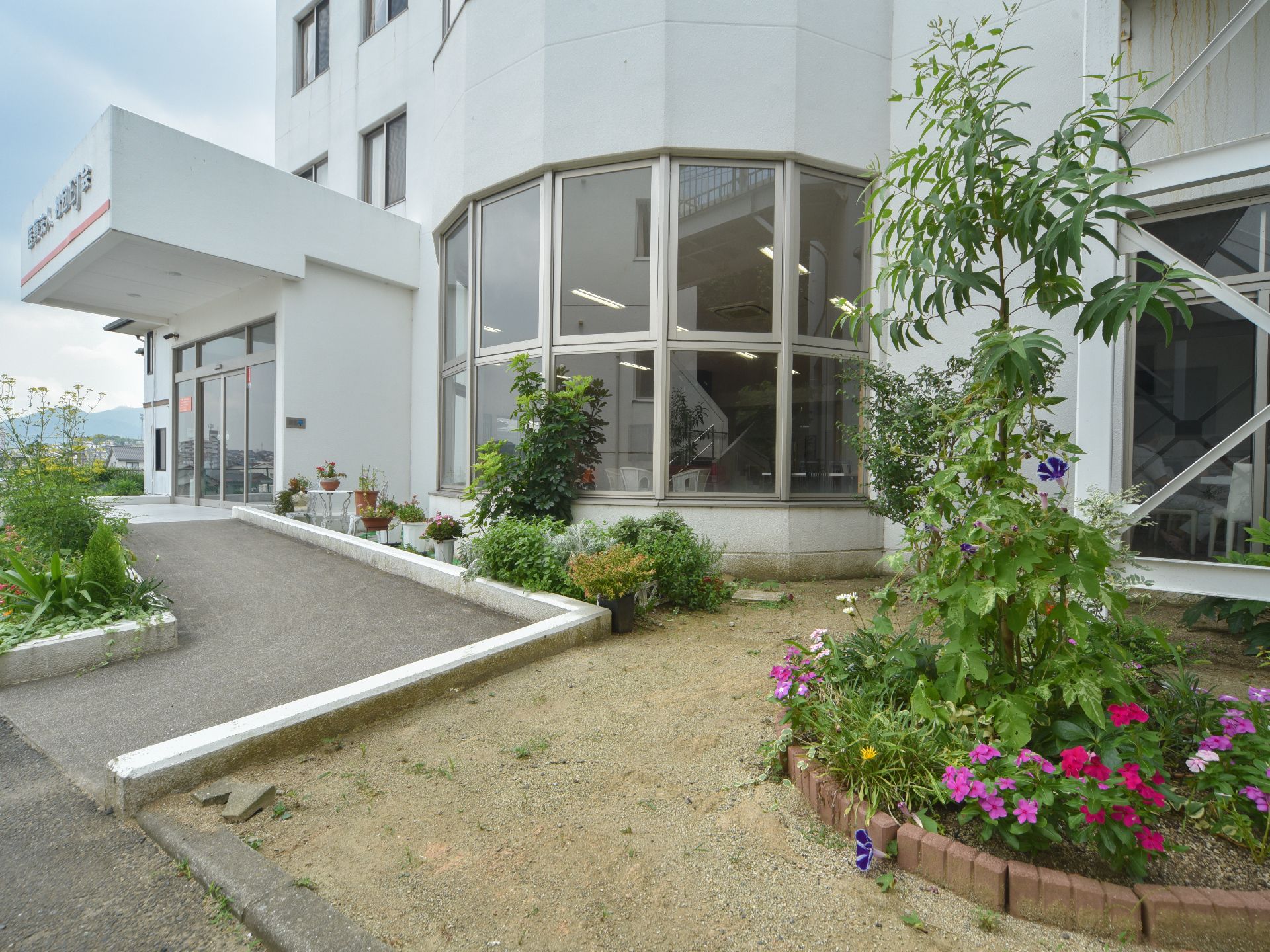 有料老人ホーム プリマヴェラの談話コーナー。入居者様同士の交友・親睦を深めていただけるコーナーをご用意しております。