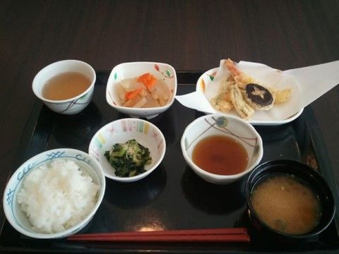 ふりーぷらす東園の食事。
