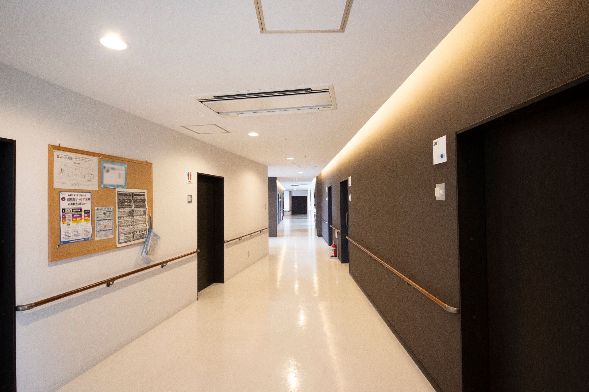 手すりを設置した廊下