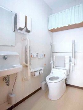 「嘉悦館」の共用トイレ。万が一の緊急コールを設置しており、スタッフが迅速に対応してくれる。