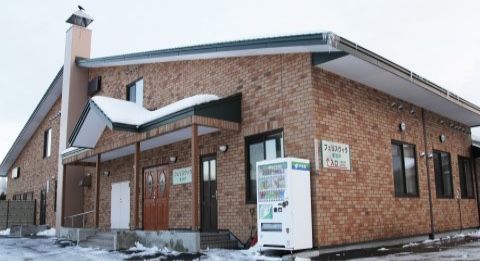「フェリスヴィラ東茨戸」外観。皆様が安心して生活をできるように、最大限のサポート体制を整えております。