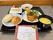 彩り豊かな食事のトレー
