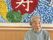 元気な高齢者と壁画