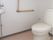 「有料老人ホーム 坂の上」のトイレ。洗面台とトイレを同じ空間に設置し、身近な距離で移動の負担を軽減している。