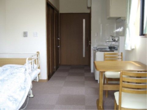 「サービス付き高齢者向け住宅 プレヴェール」居室。季節に応じて、居室のデザインを自由にご変更してください。