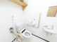 介護施設の明るいトイレスペース