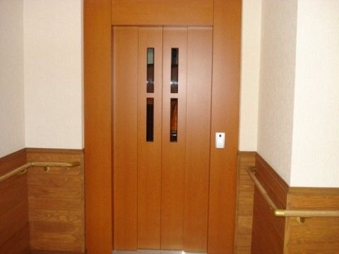 ステイホームはなときのエレベーター。日々の生活をより気軽に行っていただけるよう、エレベーターのご用意をしております。
