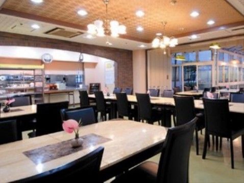 らぽーる上尾のダイニング。栄養バランスの整ったおいしいお食事を出来たてでご提供しております。