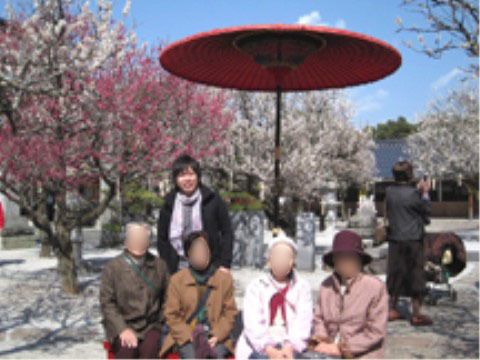 長府ケアハウスの外出イベント。スタッフ同伴で外出をお楽しみいただけるサービスがございます。車いすでのご参加もできます。