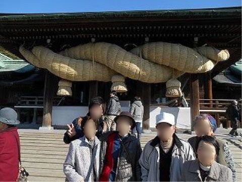 長府ケアハウスのレクリエーション。定期的にスタッフと一緒に遠出を楽しむ外出イベントがございます。
