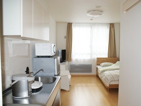 明るい個室の居室