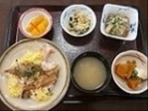 「ラポール東高砂」のお食事。1日のエネルギーを取り入る事ができる、快適な空間。