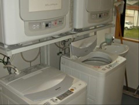 「スマイルホーム豊栄」の洗濯室。洗濯が困難な場合は、スタッフが代行してくれる。