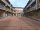 <br>
広々とした中庭のある建物