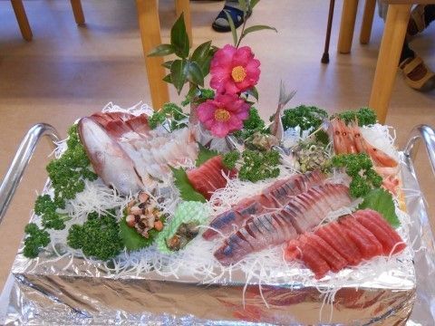 「アイクラシエ富士川成新町」のお食事。入居者様の一人一人に合わせ、美味しいお食事をいただける。